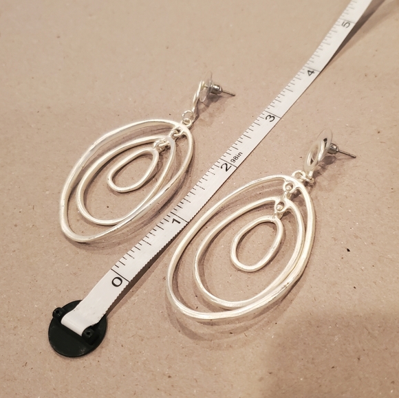 ❌️SOLD❌️ Large multi hoop earrings - Picture 2 of 4